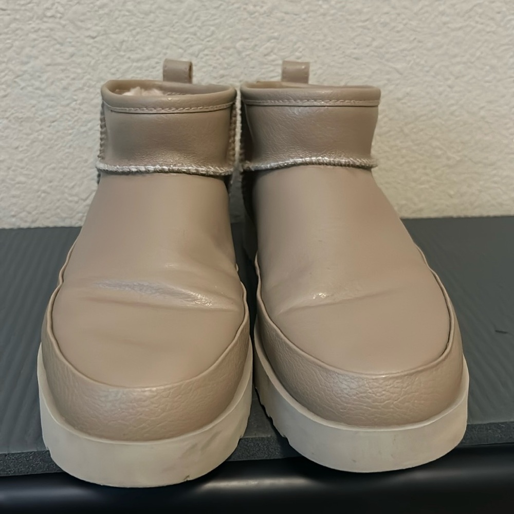 Good UGG Classic Sugar Ultra Mini in Sand Size 10